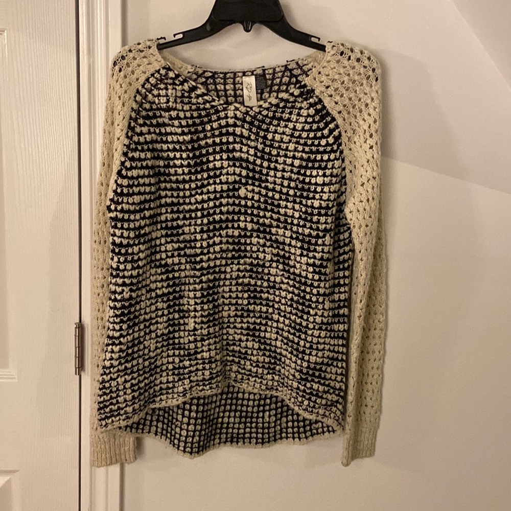RD Style black and cream patterned knit sweater. Cream knit patterned sleeves